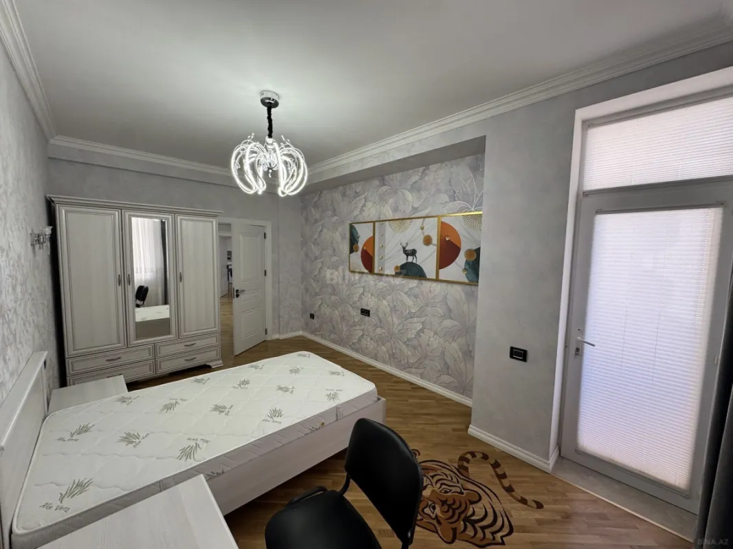 Kirayə verilir 3 otaqlı mənzil 150 m²