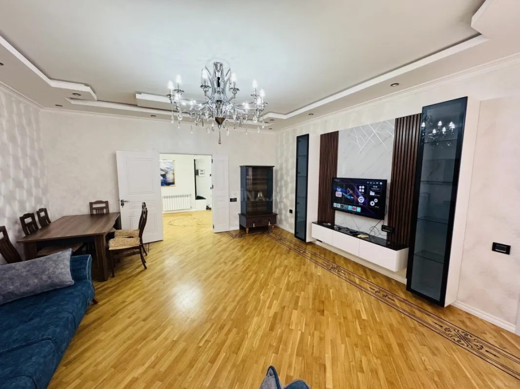 Kirayə verilir 3 otaqlı mənzil 150 m²