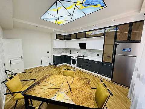 Kirayə verilir 3 otaqlı mənzil 150 m²