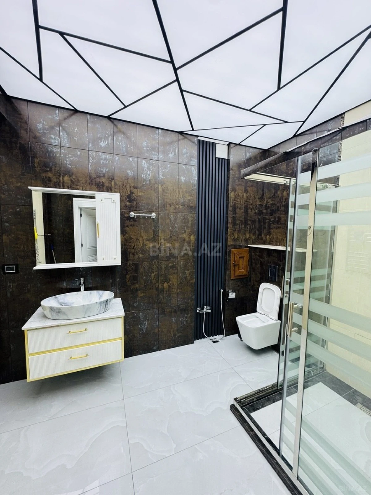 Kirayə verilir 3 otaqlı mənzil 150 m²