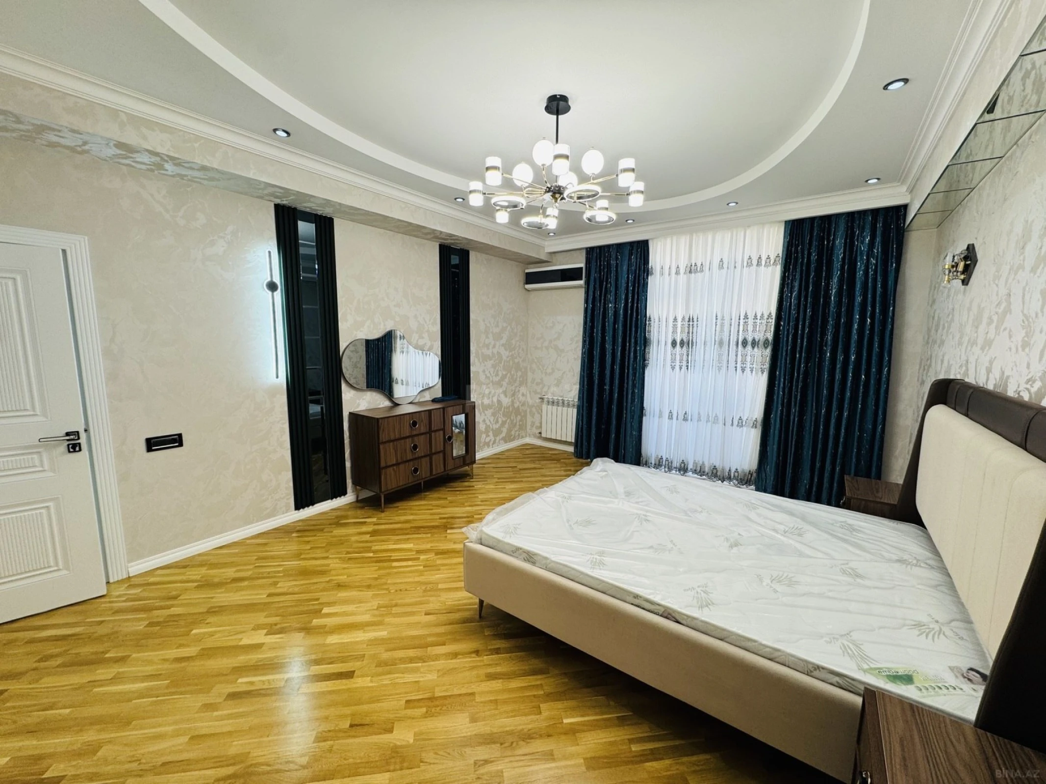 Kirayə verilir 3 otaqlı mənzil 150 m²