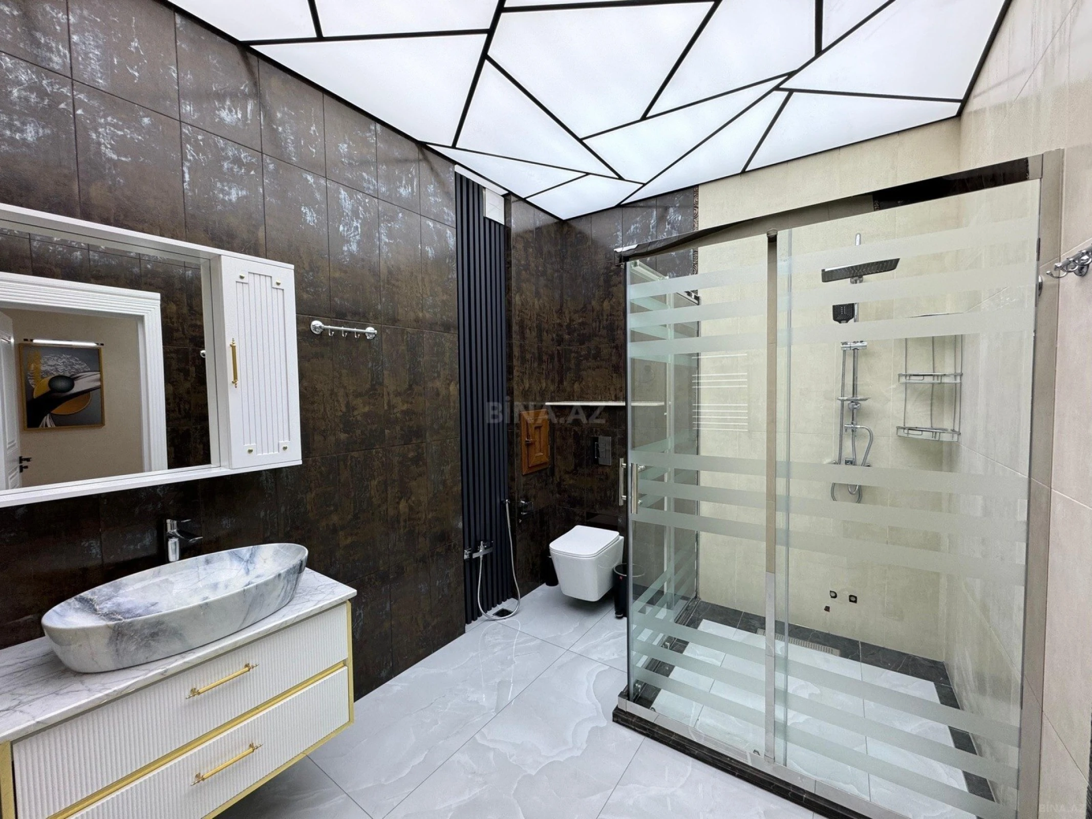 Kirayə verilir 3 otaqlı mənzil 150 m²