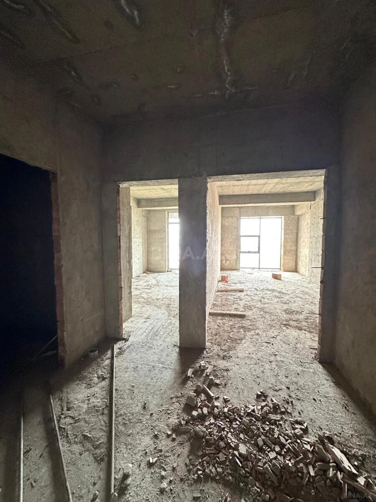 Satılır 1 otaqlı mənzil 64.5 m²
