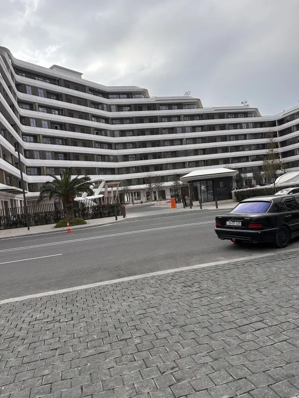 Satılır 3 otaqlı mənzil 140 m²