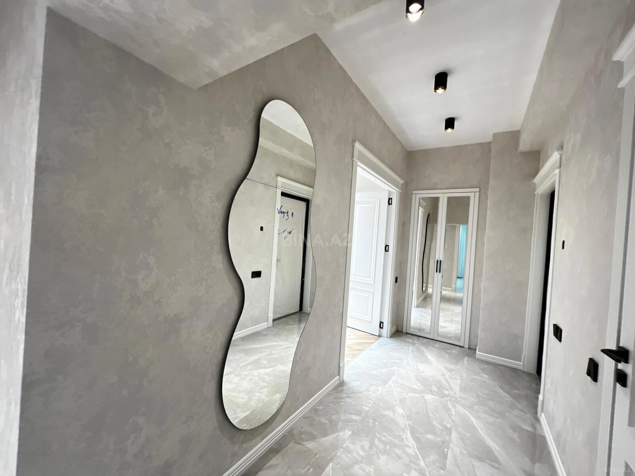 Satılır 3 otaqlı mənzil 115 m²