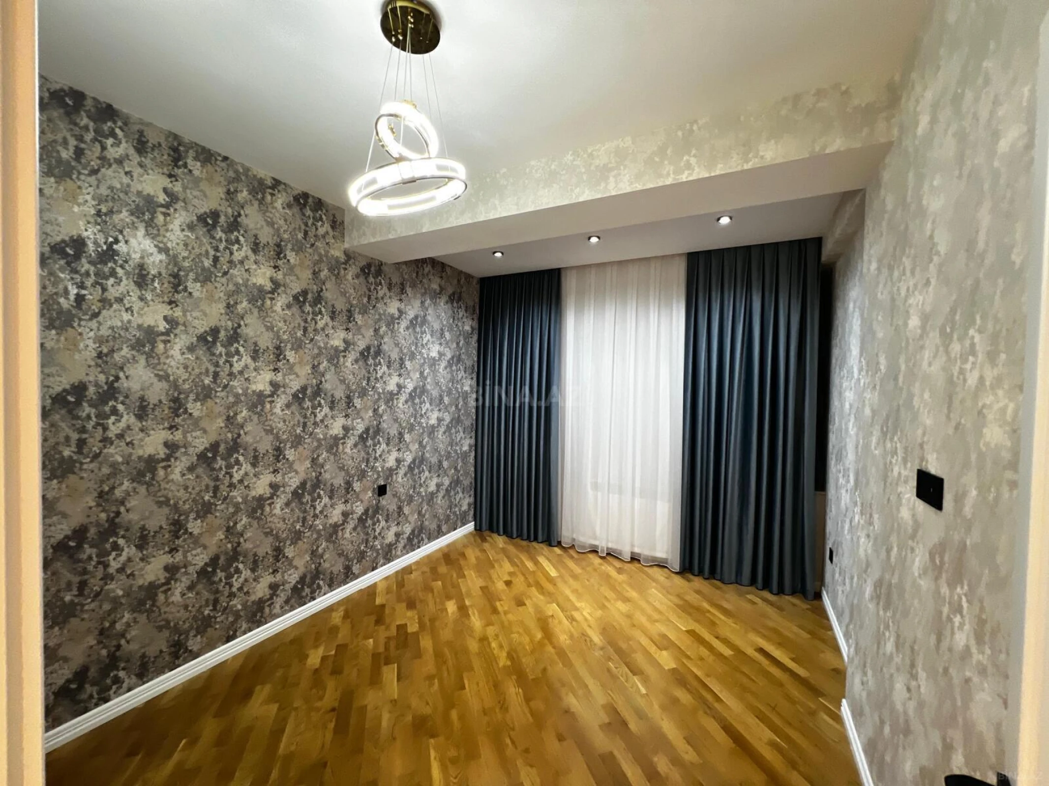 Satılır 3 otaqlı mənzil 115 m²