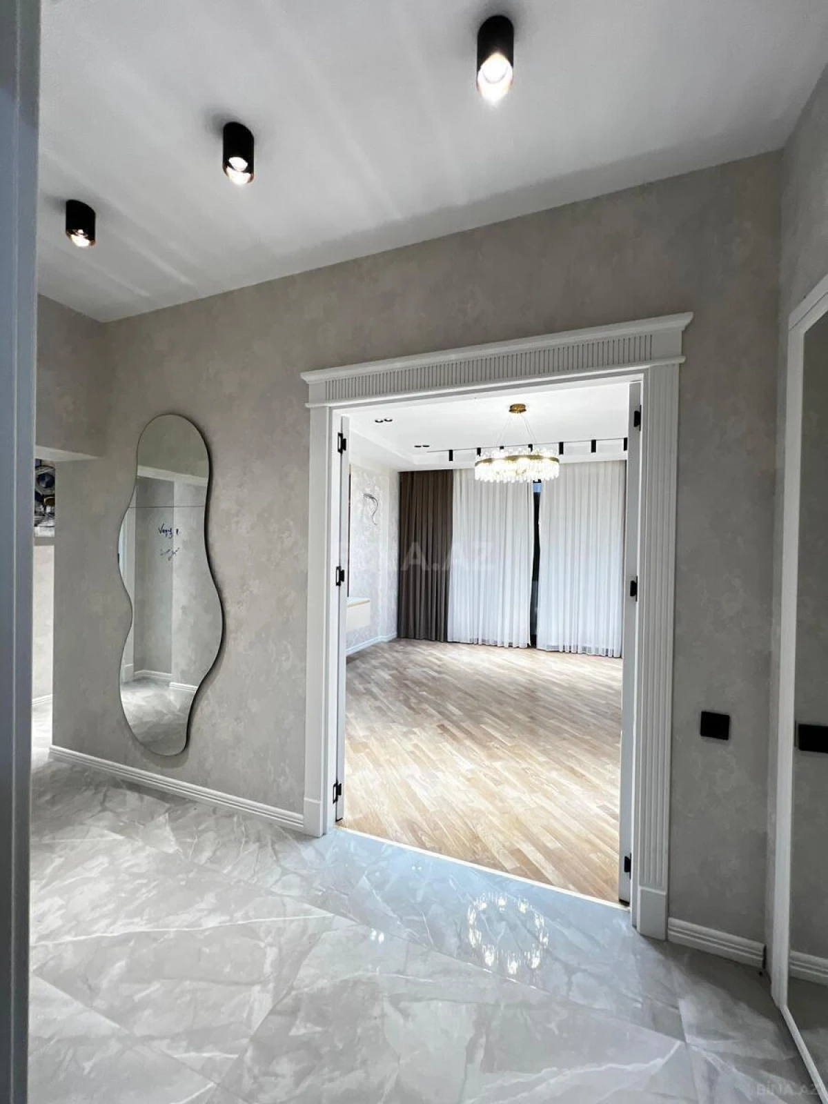 Satılır 3 otaqlı mənzil 115 m²