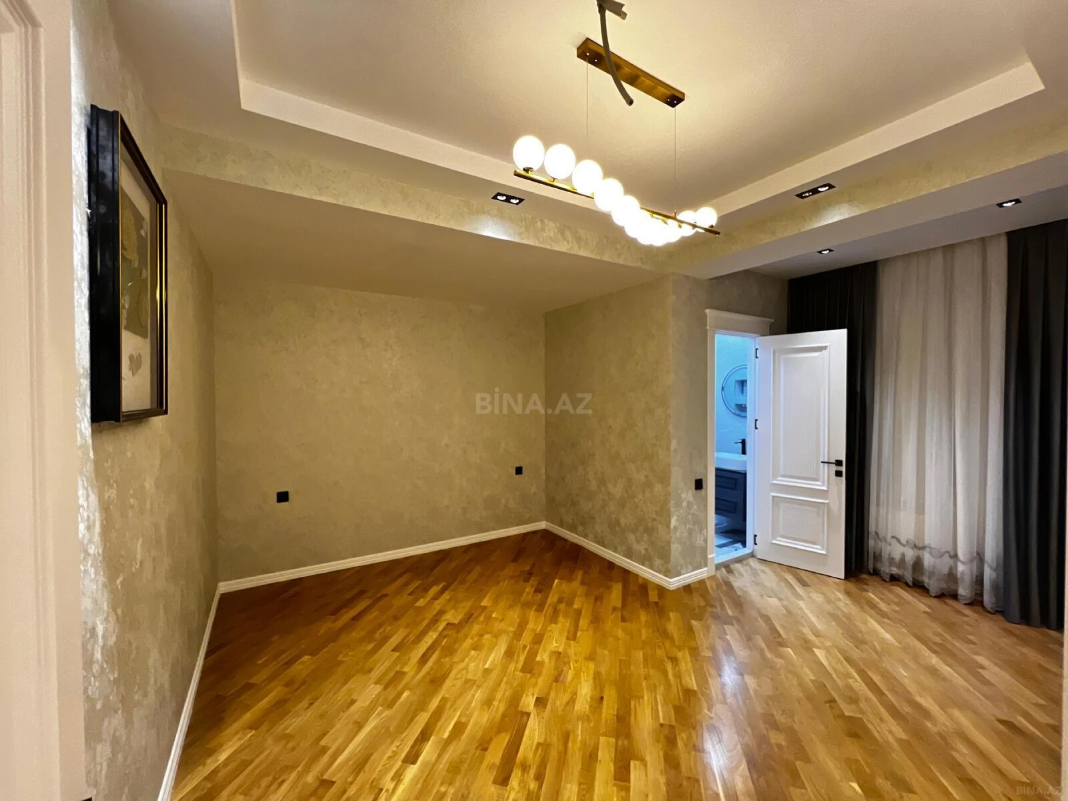 Satılır 3 otaqlı mənzil 115 m²