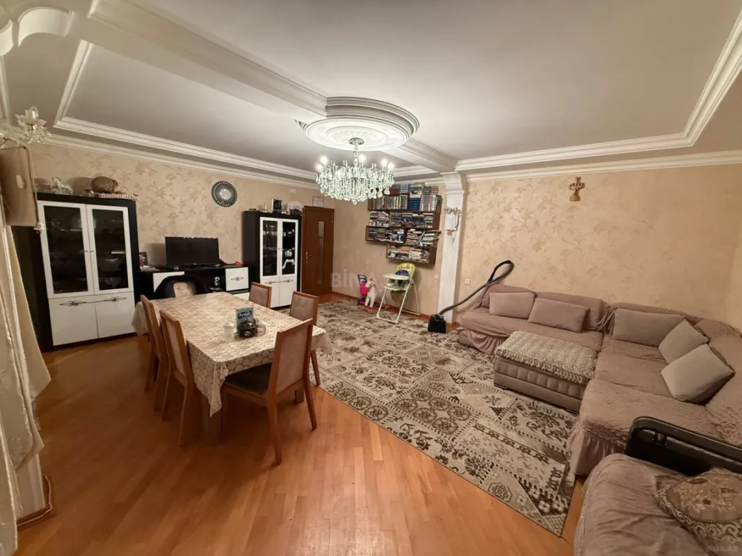 Satılır 5 otaqlı mənzil 125 m²