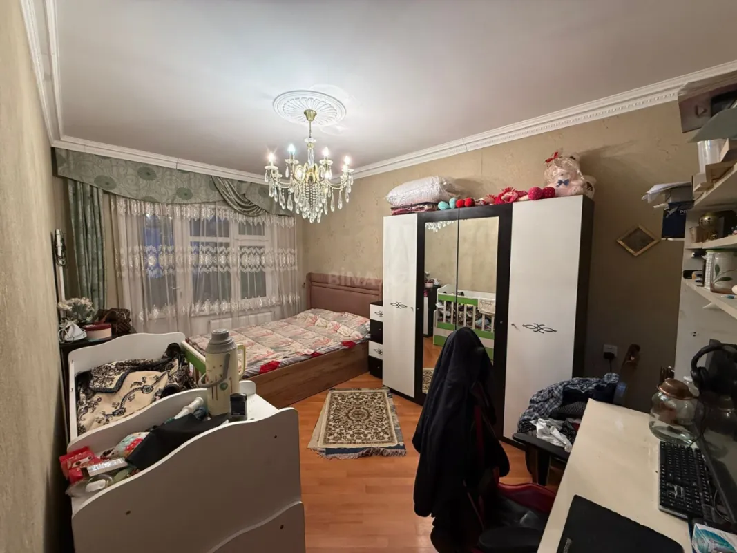 Satılır 5 otaqlı mənzil 125 m²