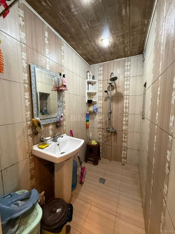 Satılır 5 otaqlı mənzil 125 m²