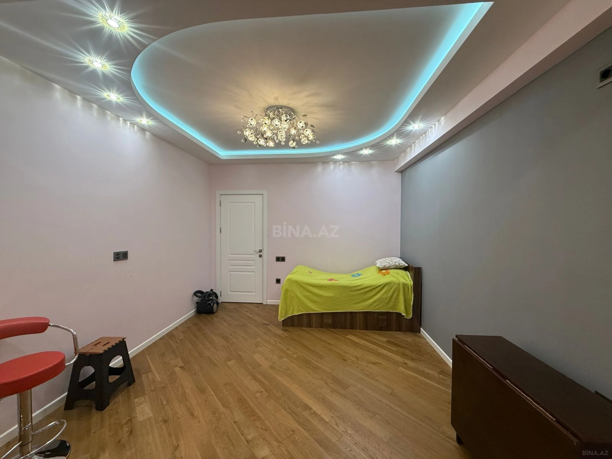 Kirayə verilir 4 otaqlı mənzil 127 m²