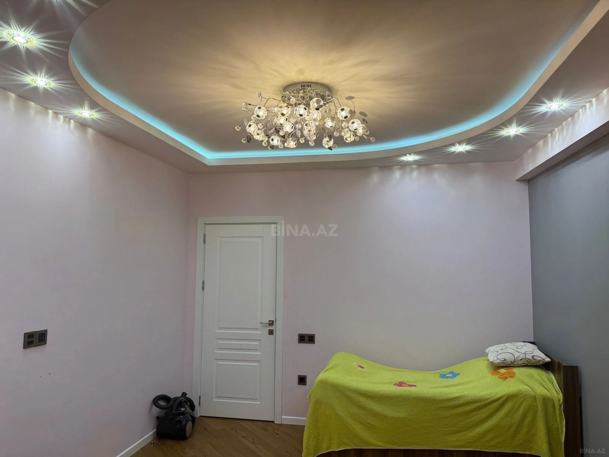 Kirayə verilir 4 otaqlı mənzil 127 m²