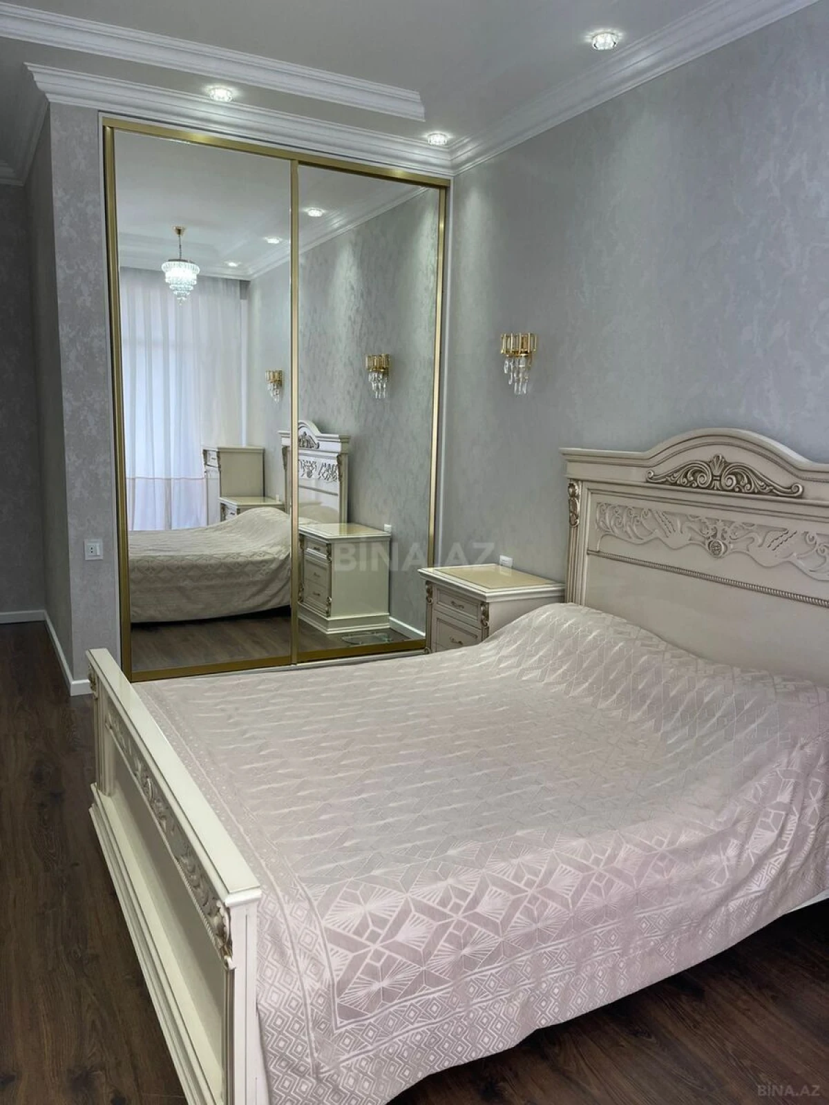 Satılır 2 otaqlı mənzil 110 m²