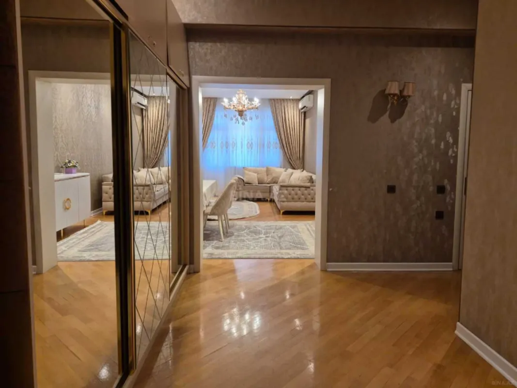 Satılır 3 otaqlı mənzil 145 m²