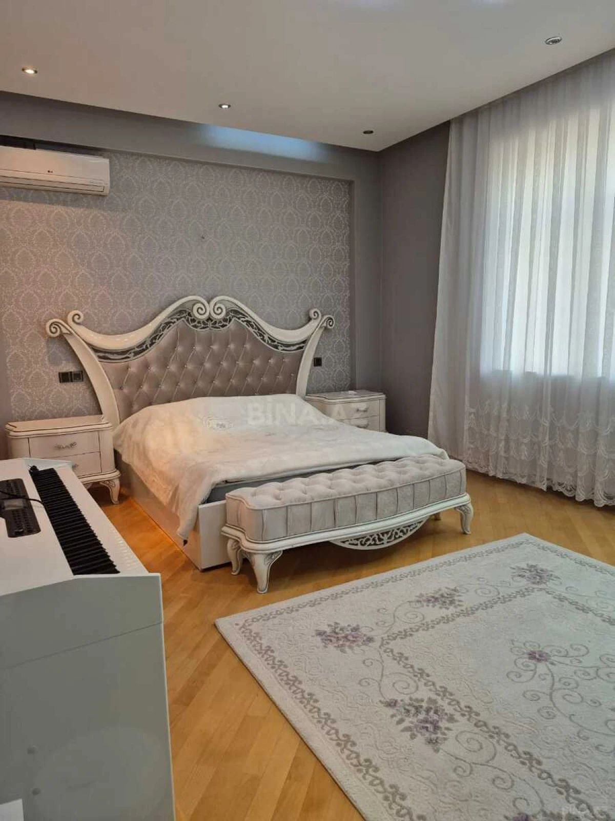 Satılır 3 otaqlı mənzil 145 m²