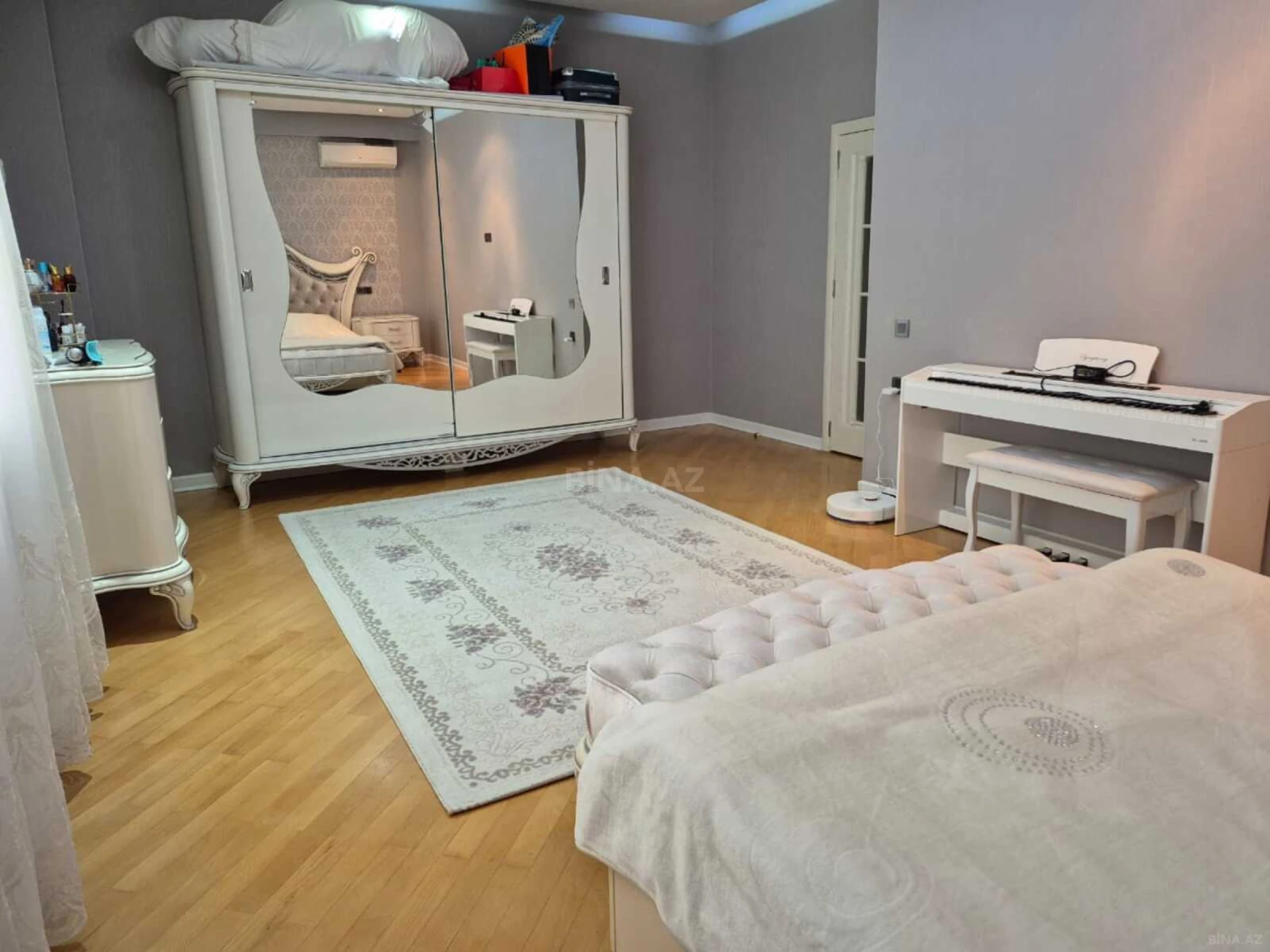 Satılır 3 otaqlı mənzil 145 m²