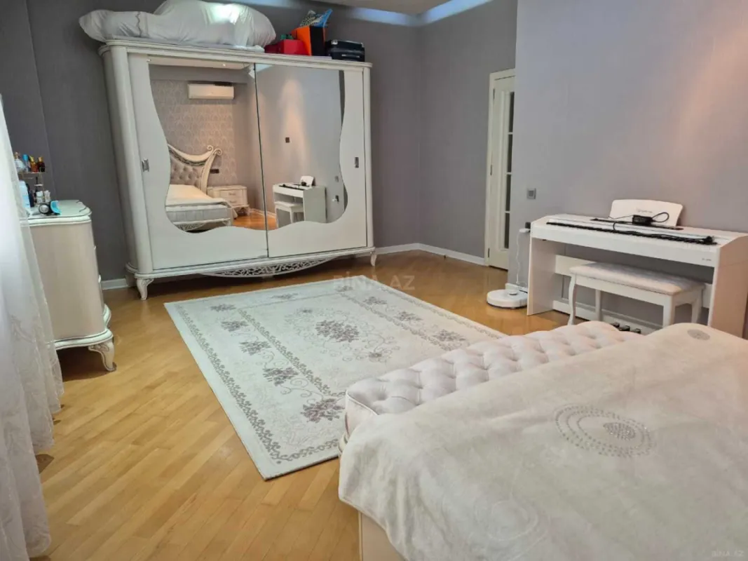 Satılır 3 otaqlı mənzil 145 m²