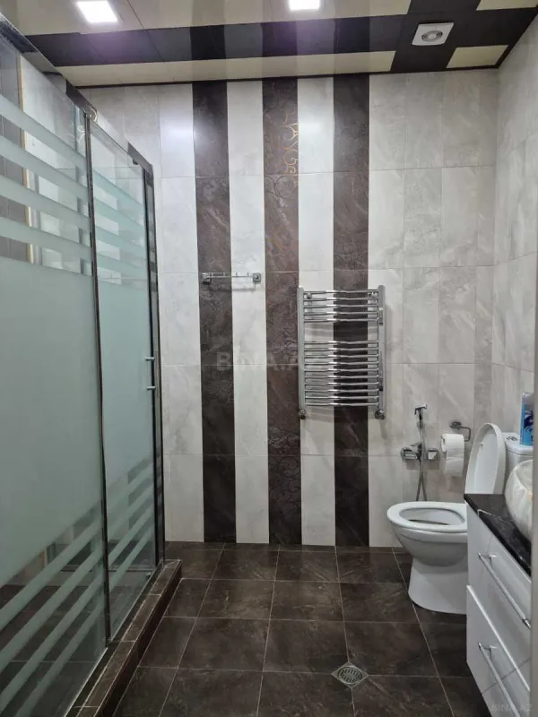 Satılır 3 otaqlı mənzil 145 m²