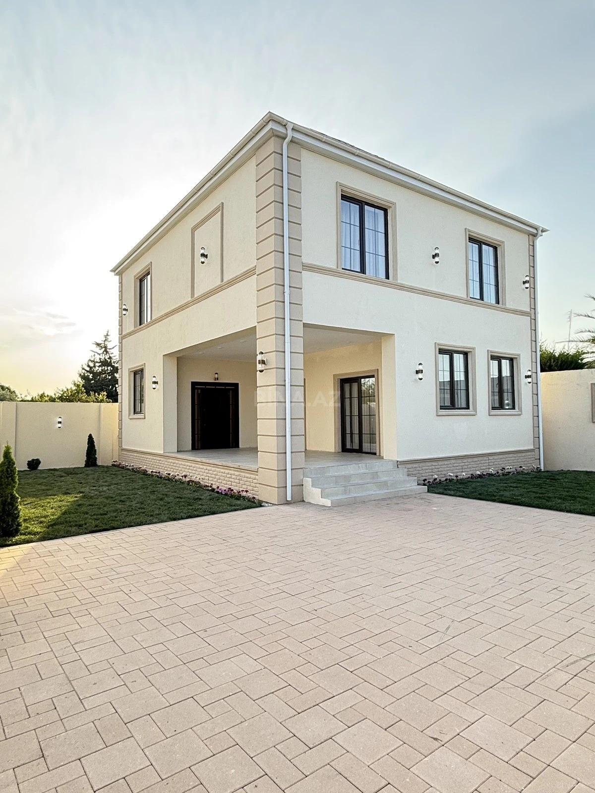 Satılır 5 otaqlı həyət evi 220 m²