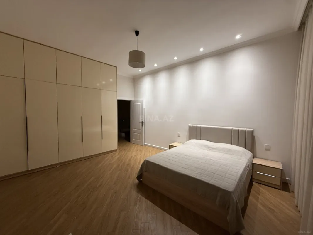 Satılır 5 otaqlı həyət evi 220 m²