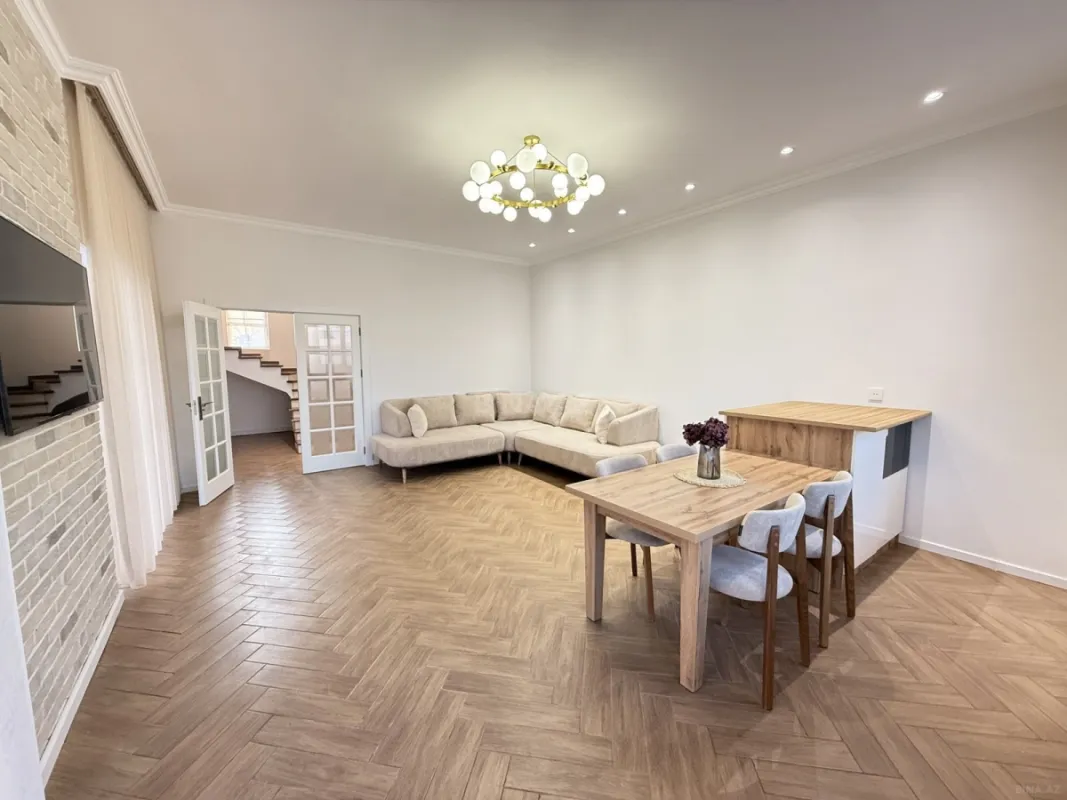 Satılır 5 otaqlı həyət evi 220 m²
