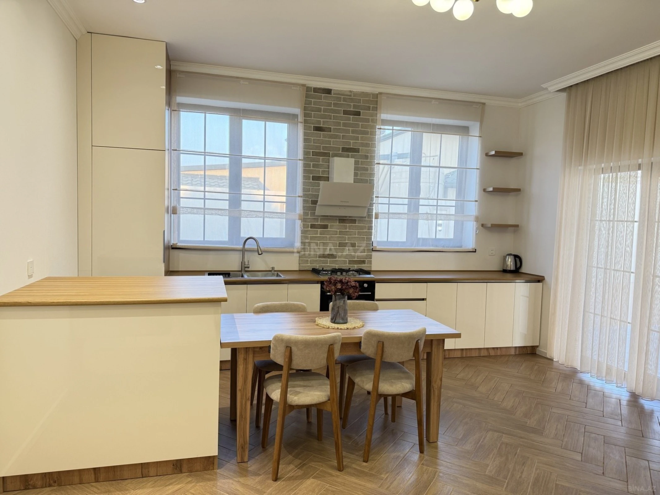 Satılır 5 otaqlı həyət evi 220 m²