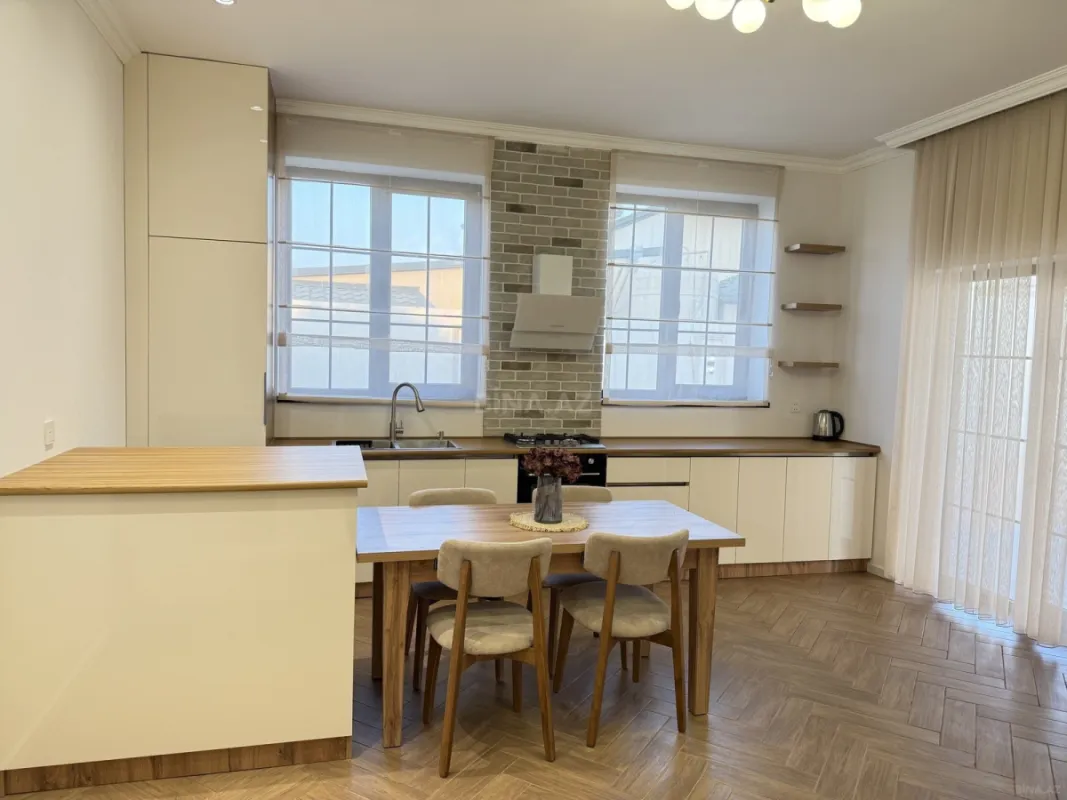 Satılır 5 otaqlı həyət evi 220 m²