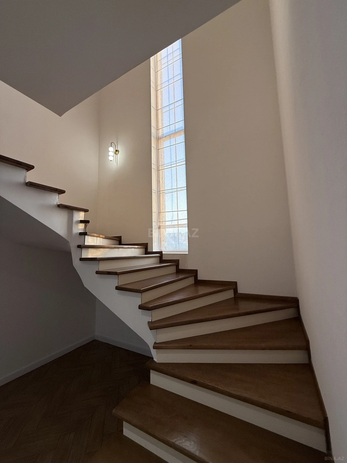 Satılır 5 otaqlı həyət evi 220 m²