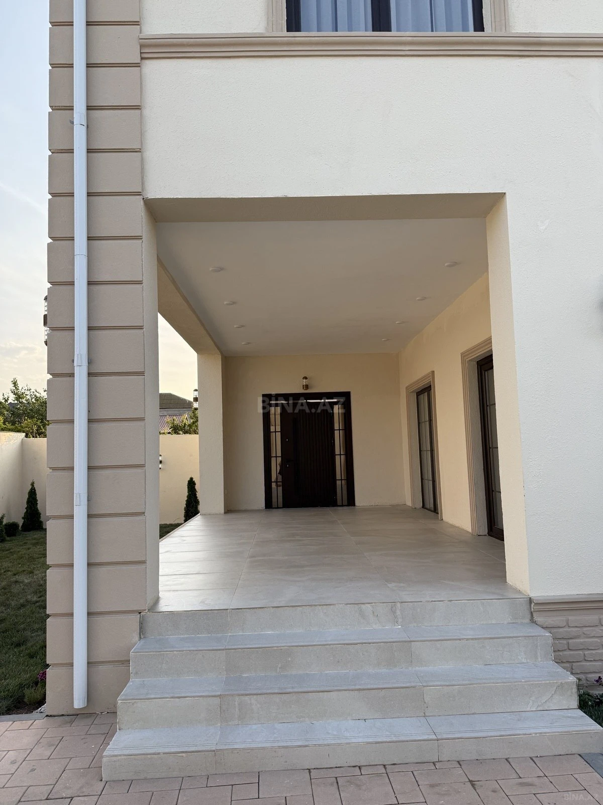 Satılır 5 otaqlı həyət evi 220 m²