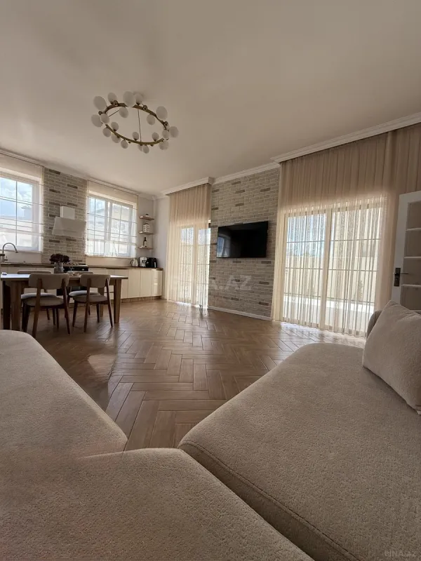 Satılır 5 otaqlı həyət evi 220 m²