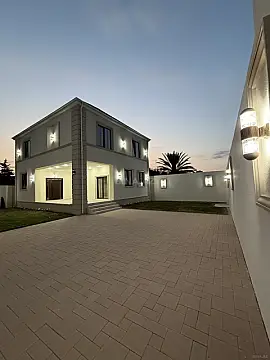 Satılır 5 otaqlı həyət evi 220 m²