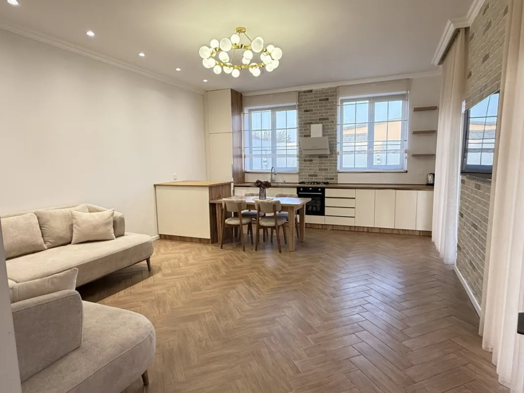 Satılır 5 otaqlı həyət evi 220 m²