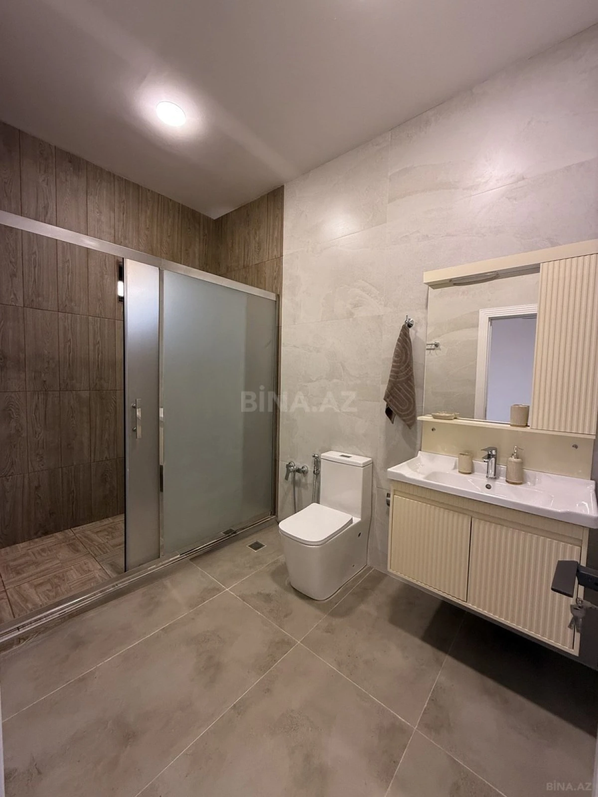 Satılır 5 otaqlı həyət evi 220 m²