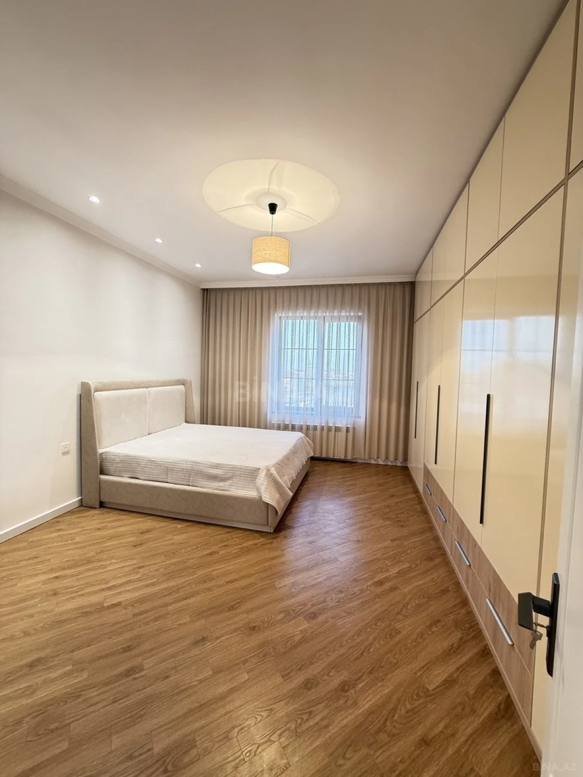 Satılır 5 otaqlı həyət evi 220 m²