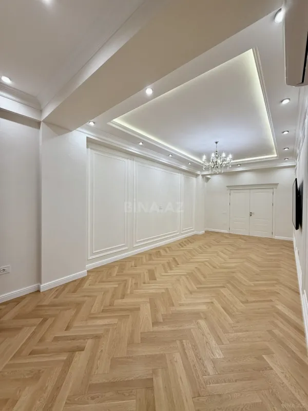 Satılır 3 otaqlı mənzil 132 m²