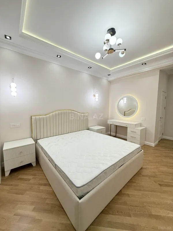 Satılır 3 otaqlı mənzil 132 m²