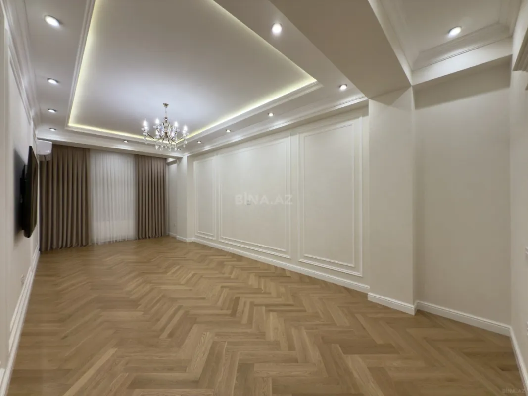 Satılır 3 otaqlı mənzil 132 m²