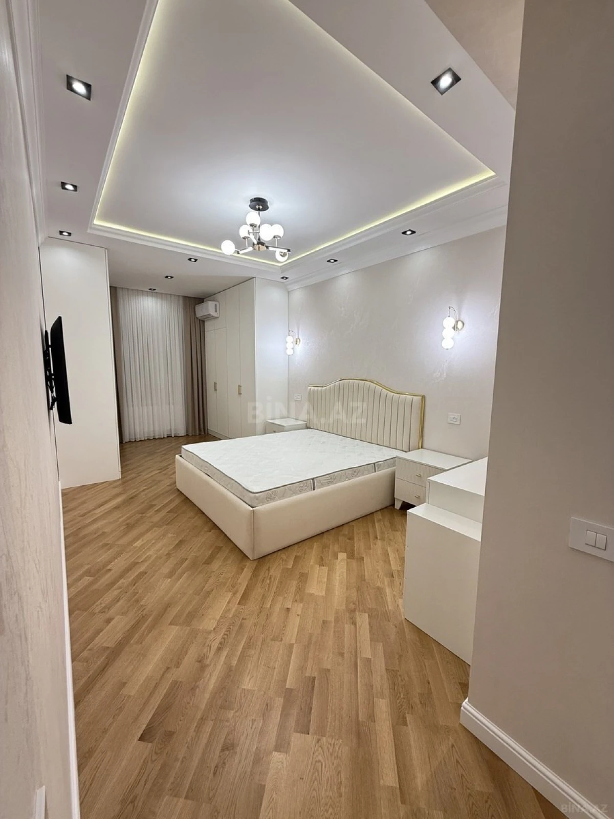Satılır 3 otaqlı mənzil 132 m²