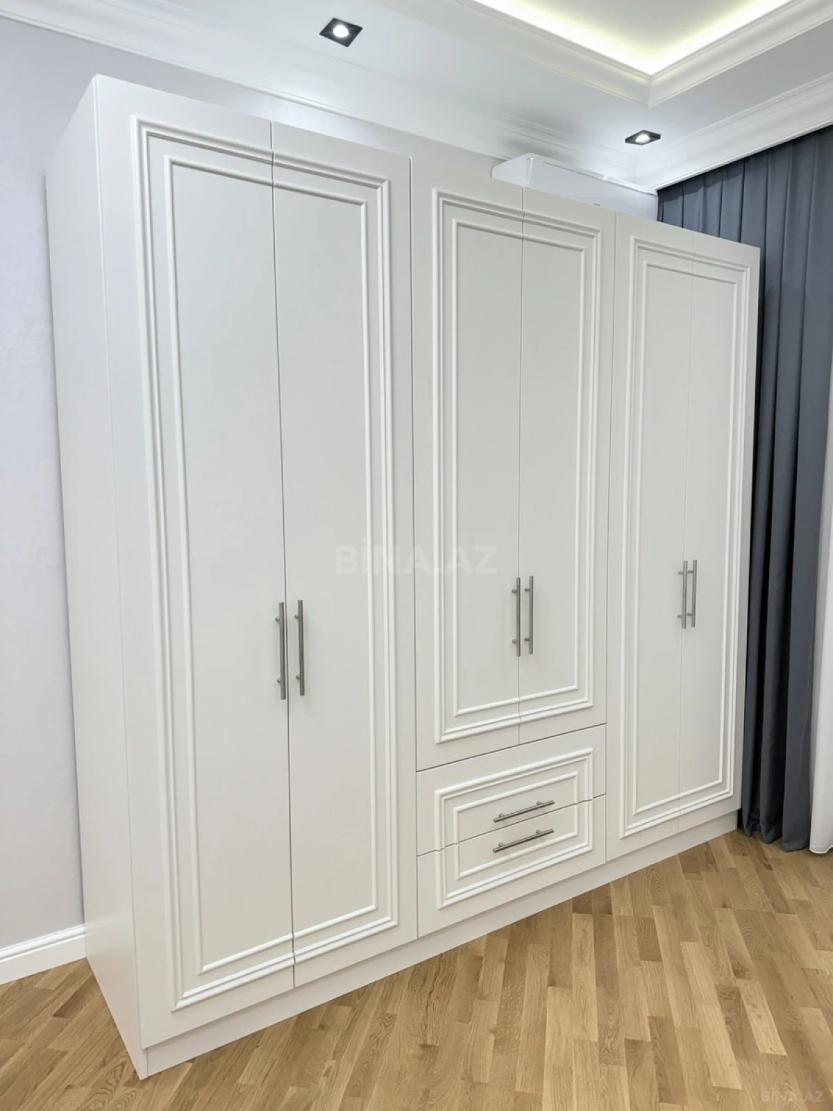 Satılır 3 otaqlı mənzil 132 m²