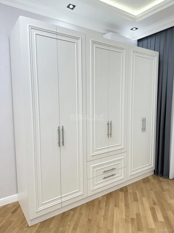 Satılır 3 otaqlı mənzil 132 m²