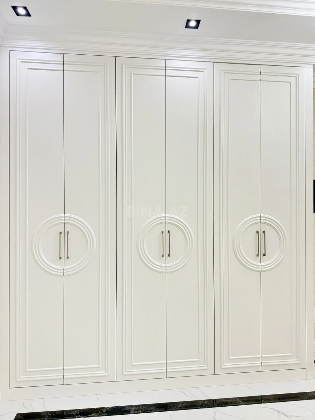 Satılır 3 otaqlı mənzil 132 m²