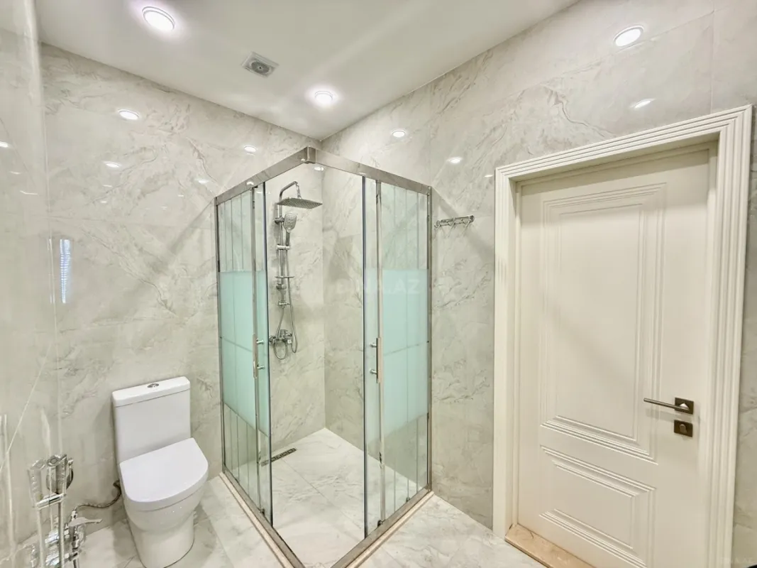 Satılır 3 otaqlı mənzil 132 m²