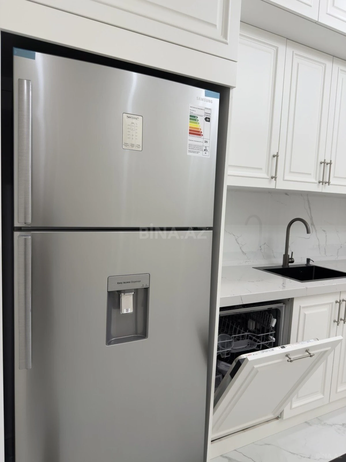 Satılır 3 otaqlı mənzil 132 m²