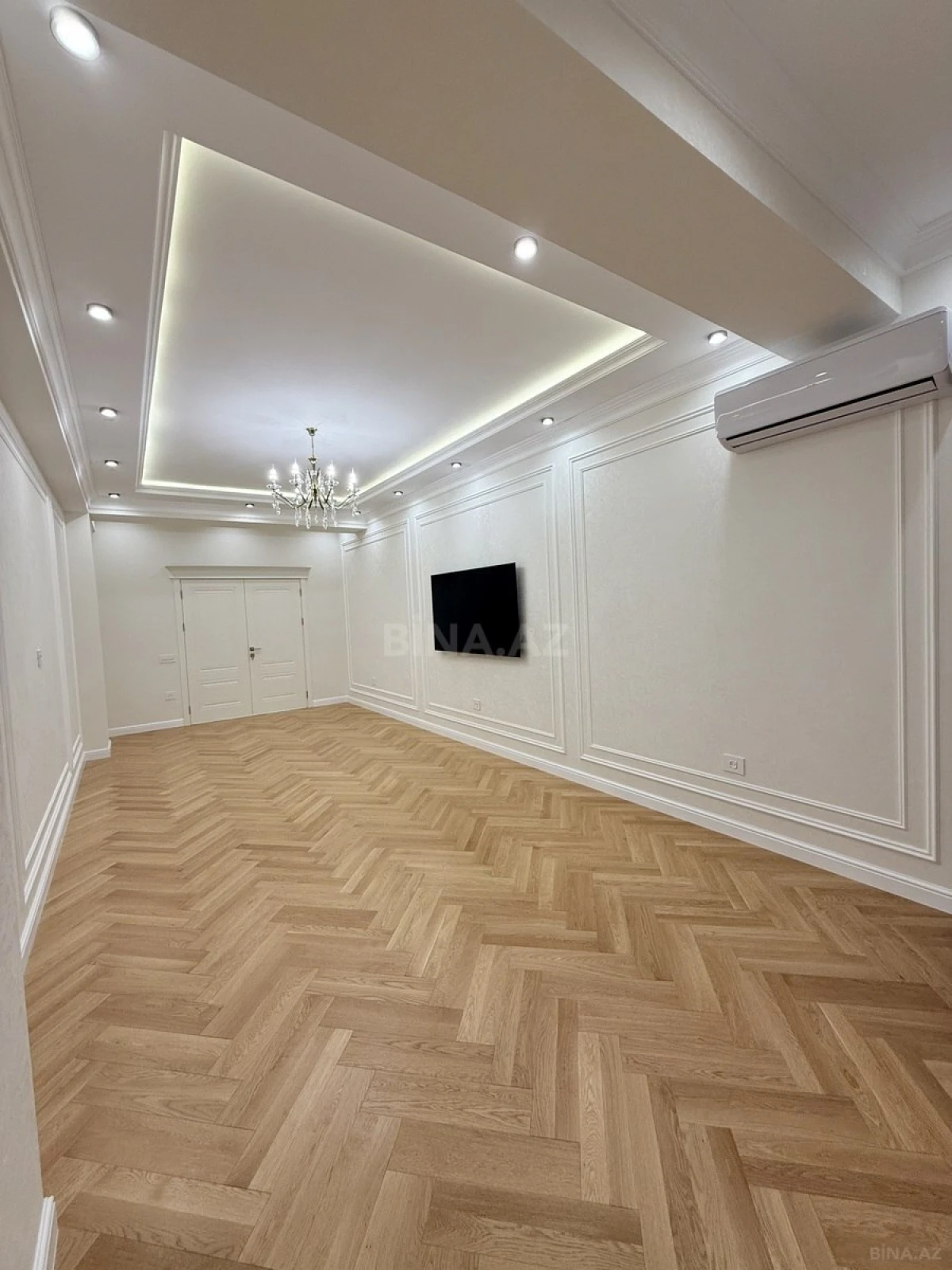 Satılır 3 otaqlı mənzil 132 m²