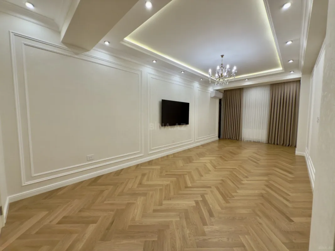 Satılır 3 otaqlı mənzil 132 m²