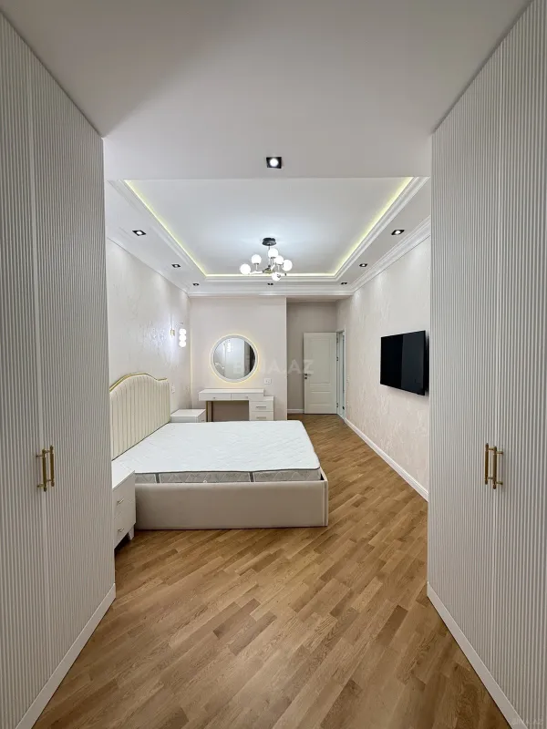 Satılır 3 otaqlı mənzil 132 m²