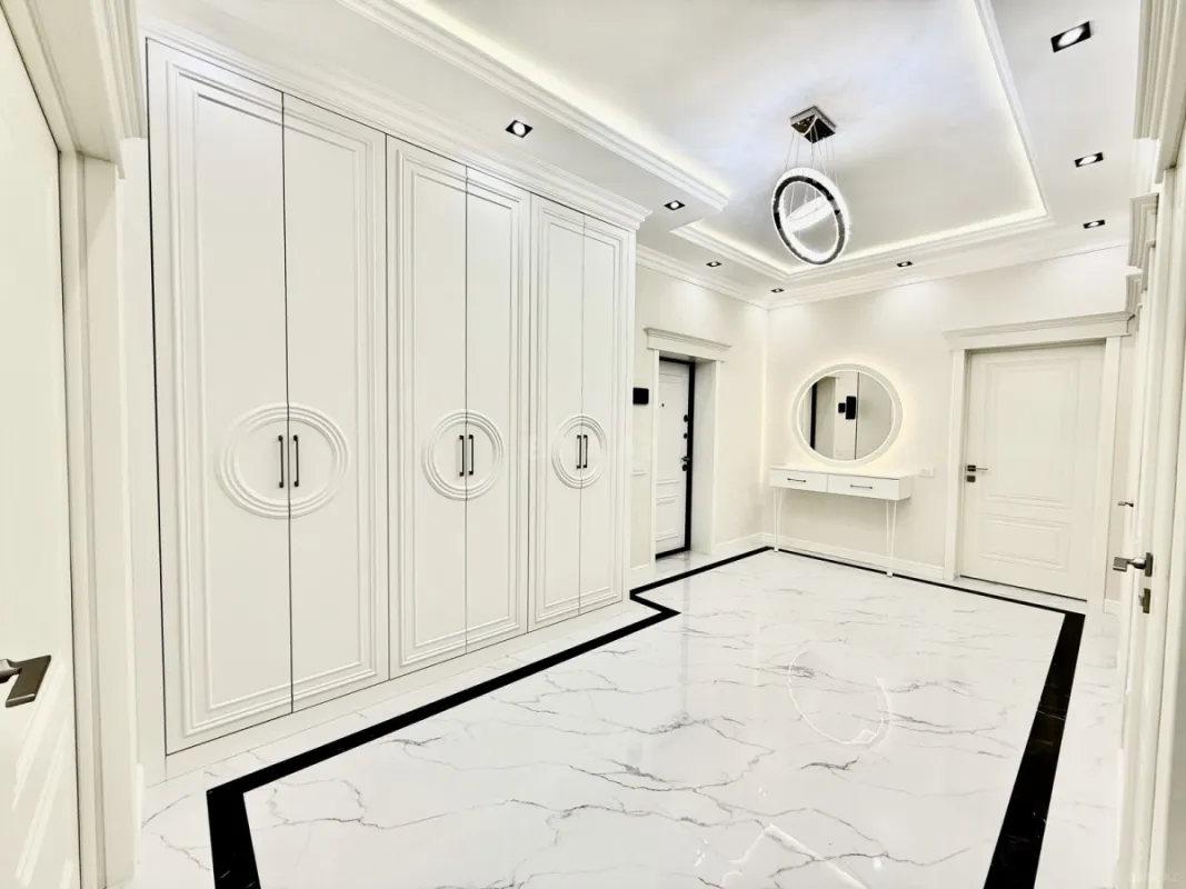 Satılır 3 otaqlı mənzil 132 m²