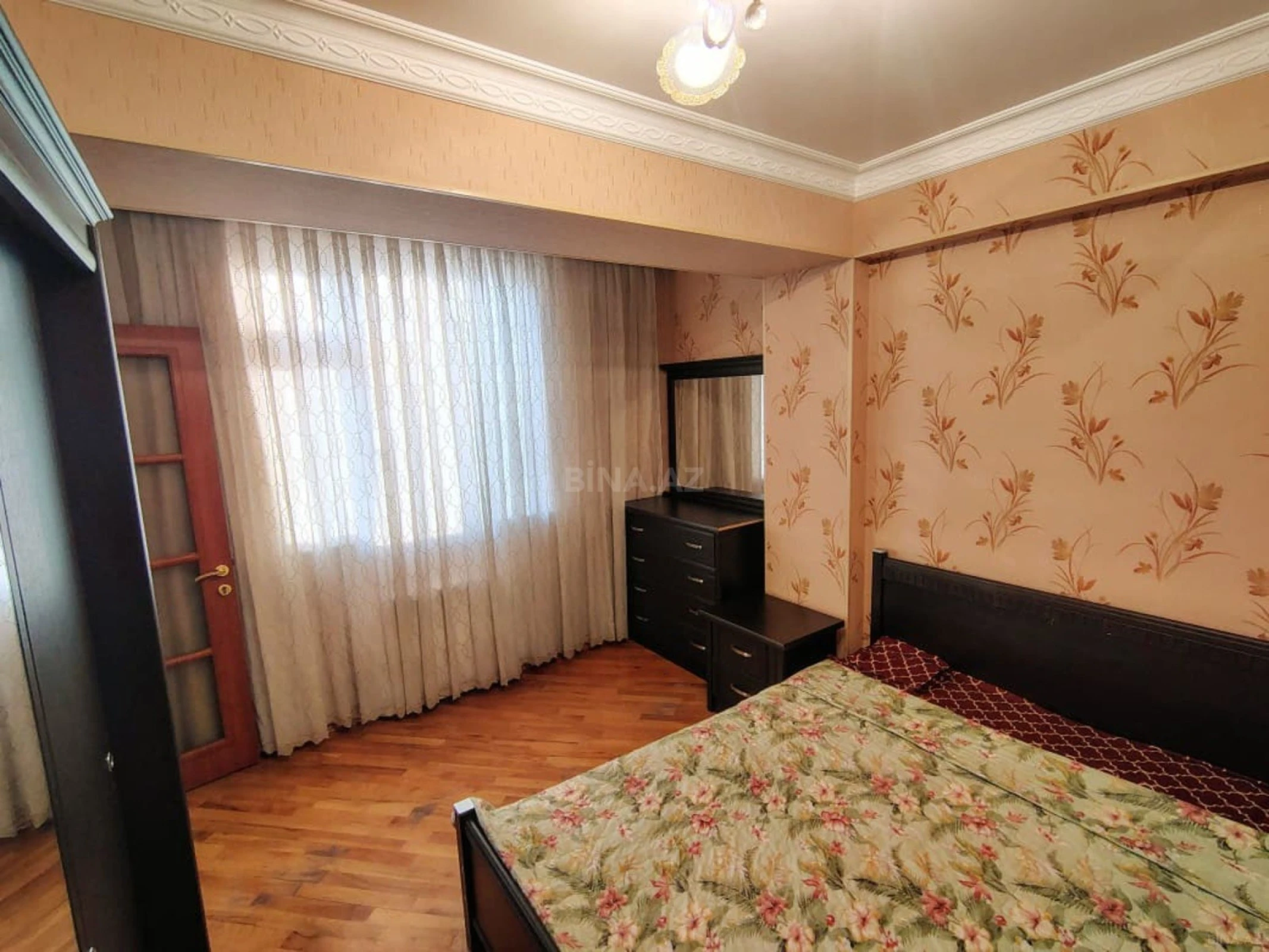 Kirayə verilir 4 otaqlı mənzil 110 m²