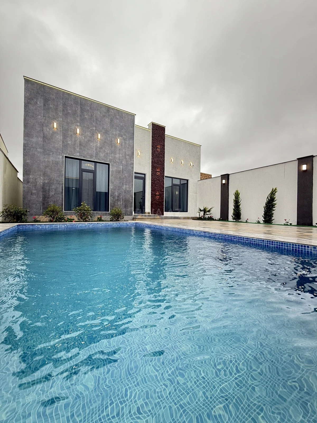 Satılır 4 otaqlı həyət evi 140 m²